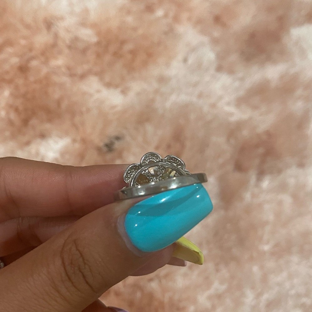 Ring 💍 - Picture 3 of 6